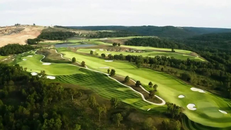 trai-nghiem-golf-thuong-luu-tai-2-san-18-lo-dang-cap-vinhomes-can-gio-10 image-trai-nghiem-golf-thuong-luu-tai-2-san-18-lo-dang-cap-vinhomes-can-gio-10